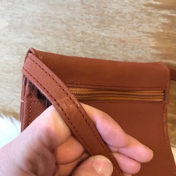 💙 5/$20 Vintage Tusk Small Crossbody Bag/Wallet - Picture 7 of 15